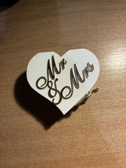 Продам дерев’яну скриньку для обручок