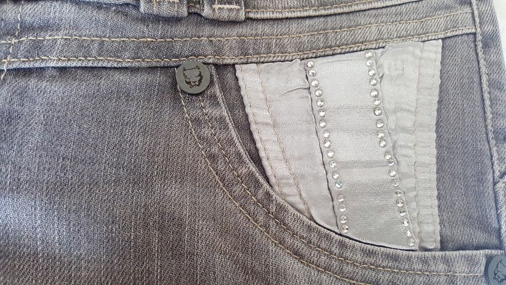 Calças Jeans Push-Up bordadas com Strass PIT BULL