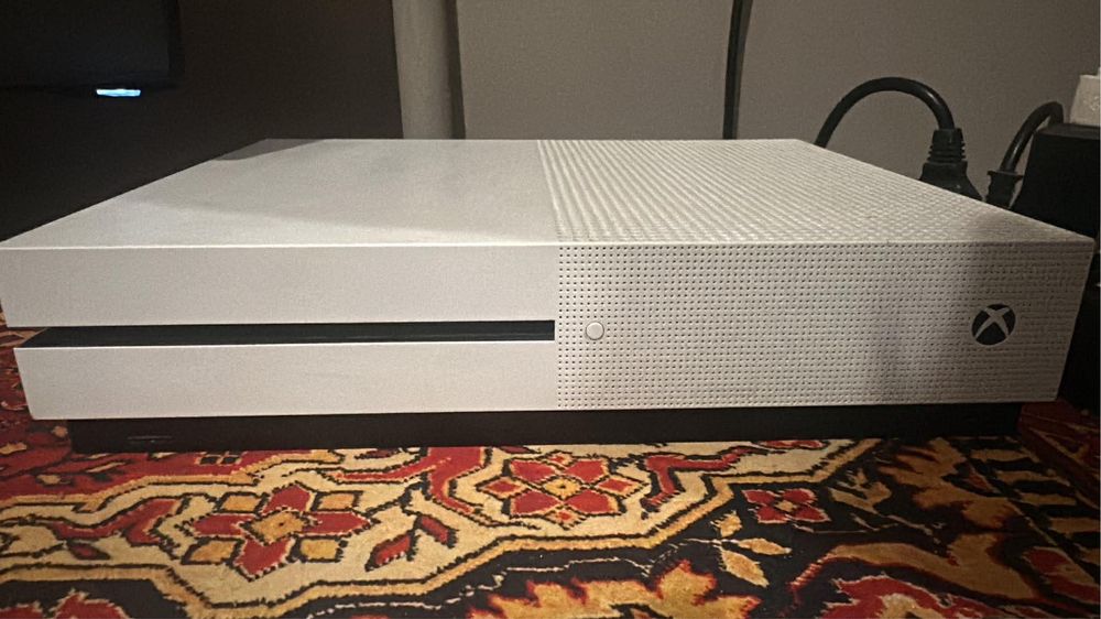 Xbox one s z padem i 24 gry