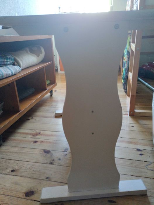 Mesa em pinho branca