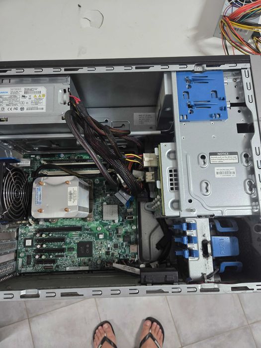 HP Proliant ML310e Gen V2