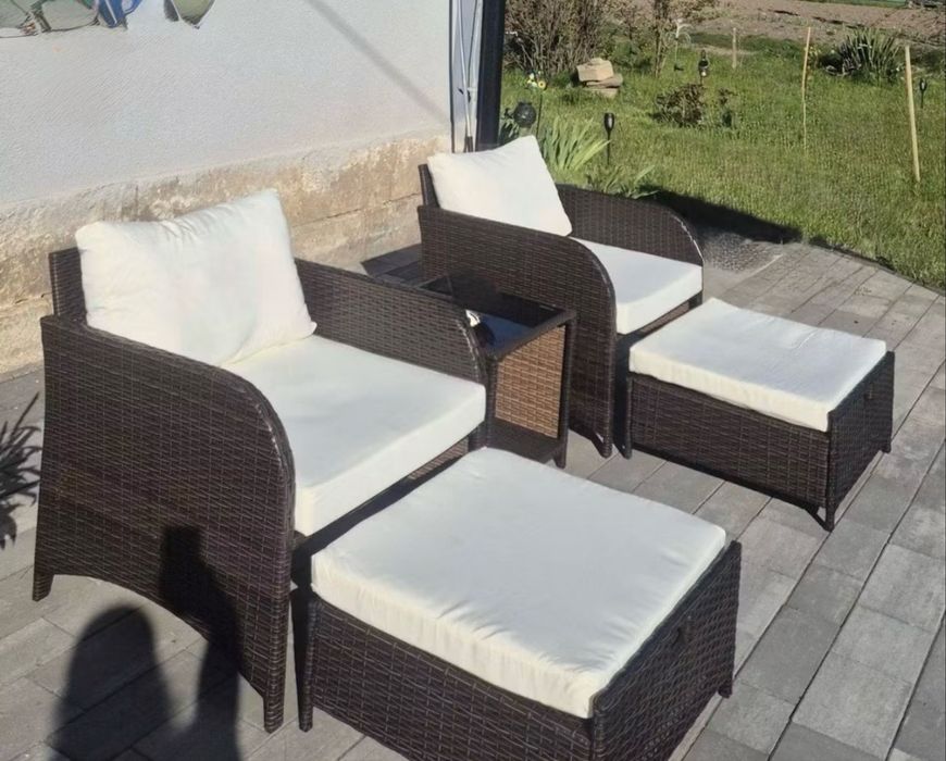 Nowy fotel rattanowy razem ze stolikiem