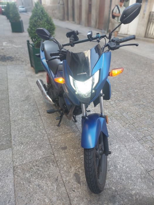 Vendo esta mota muito econômica 70 km com um litro