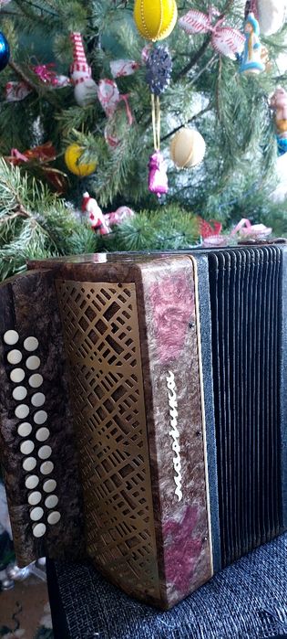 Продам гармонь Марічка