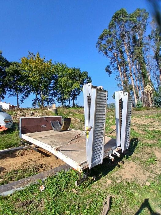 estrado com rampas em alumínio