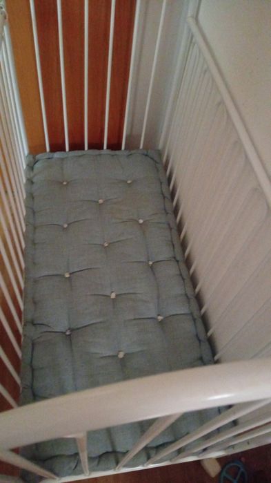 Cama grades e colchão