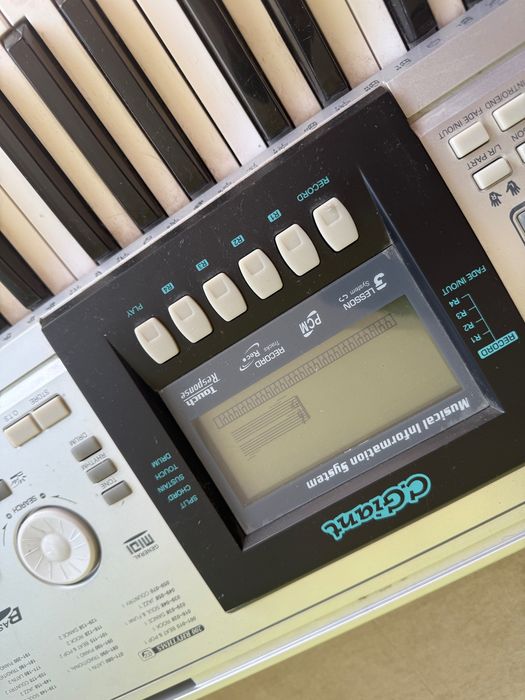 Keyboard pianino