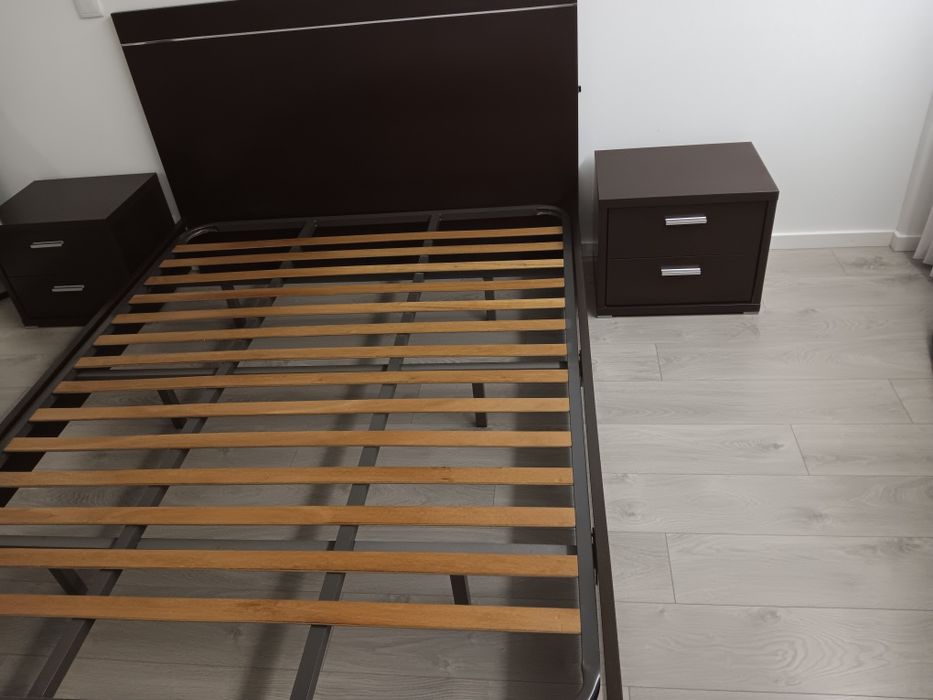 Vendo cama (JOM)  de casal+estrado+ 2 com mesinhas de cabeçeira