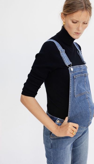 Продам джинсовый комбинезон для беременных Mango