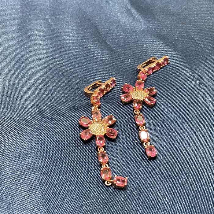 Brincos prata 925 com banho ouro medida de 6 cm