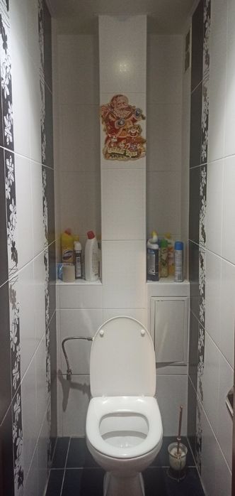 Продам 2 кімнати в трикімнатній. Терміново!
