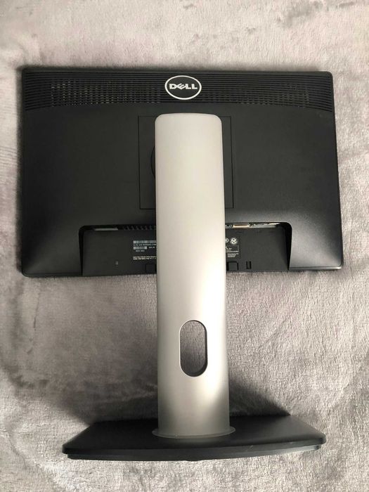 Monitor DELL P1913 z podstawą PIVOT (obracany)