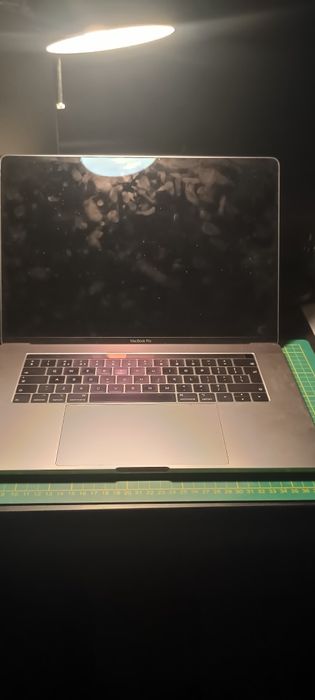 MacBook pro a1990 15'