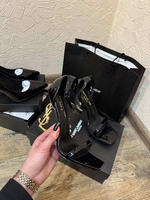 Женские черные босоножки на золотом каблуке YSl Opyum Yves Saint