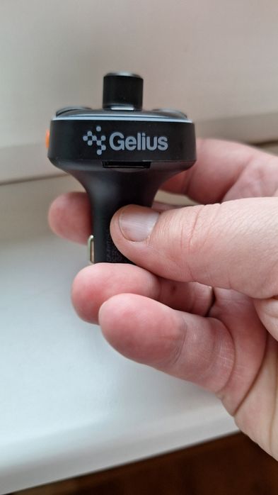 ФМ трансмиттер блютуз зарядка Fmt050