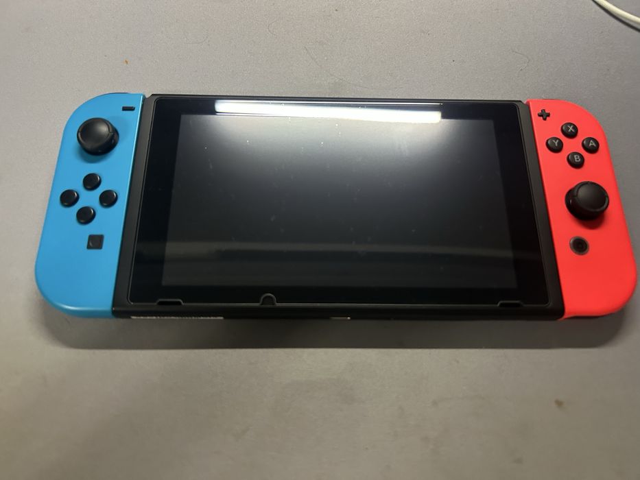 Nintendo Switch V2 - pełny zestaw + etui