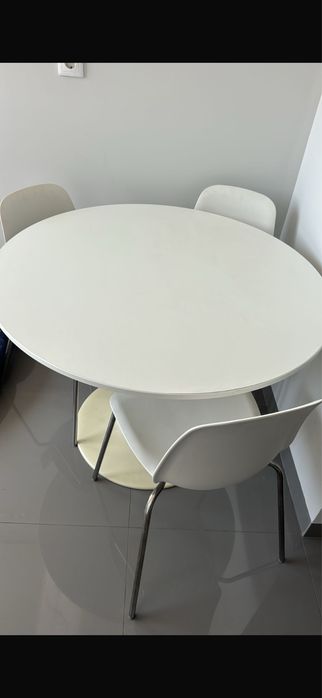 Mesa com cadeiras 4