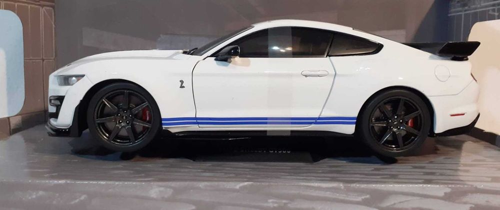 1/18 Ford Mustang GT500 br - Solido