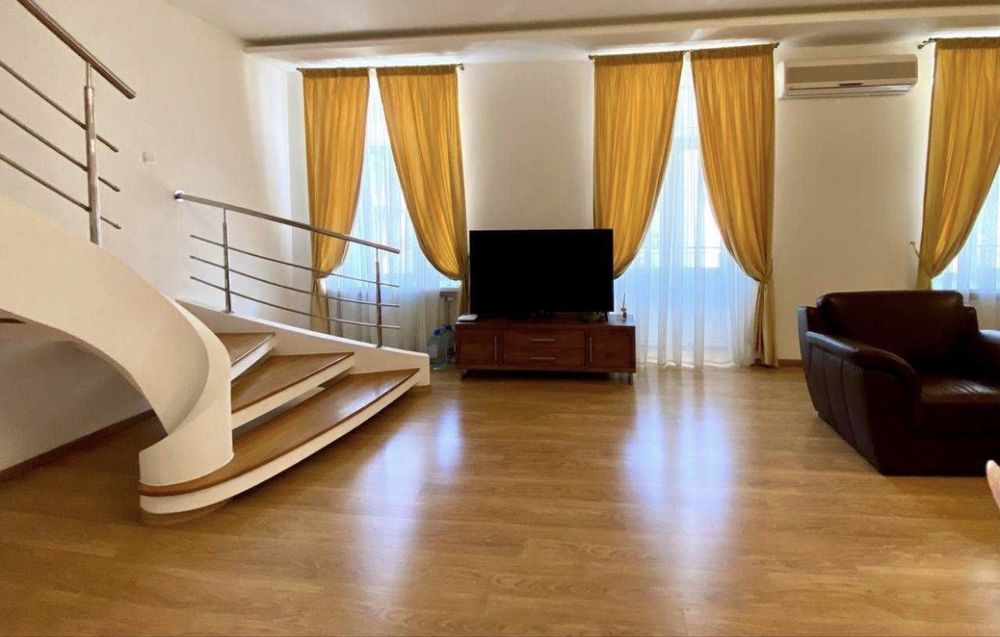 Без% Продаж 4К, перев. Тараса Щевченка 13/21, ст.м. Майдан Незалежності, Центр