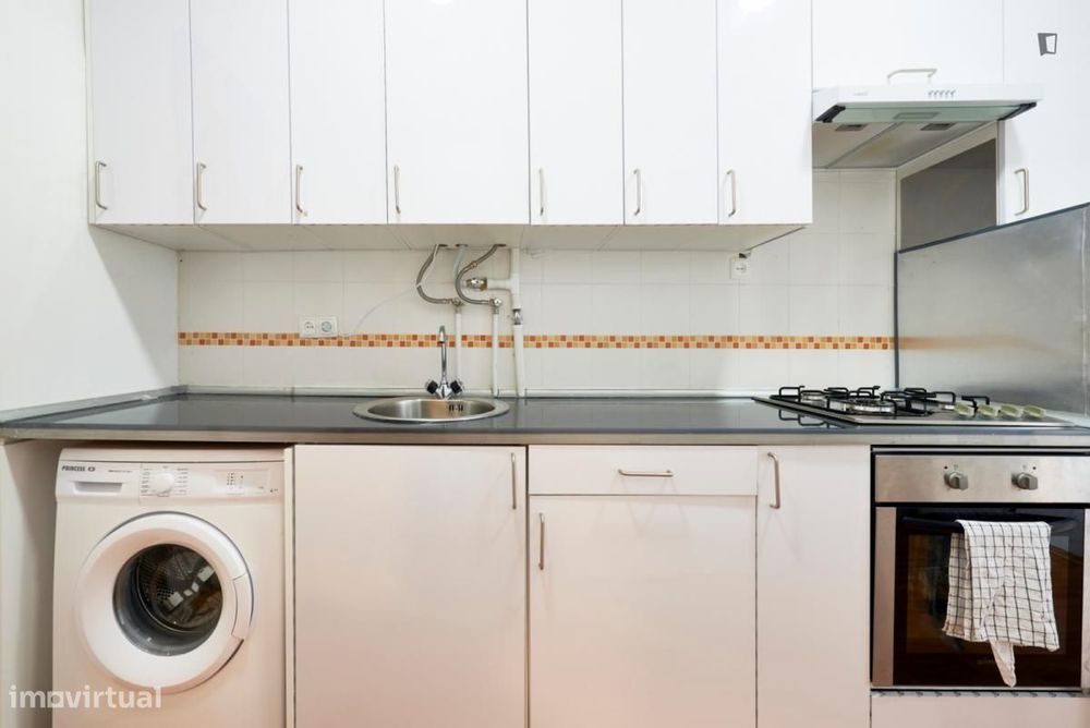 Quarto - localizado em Entrecampos Lisbon