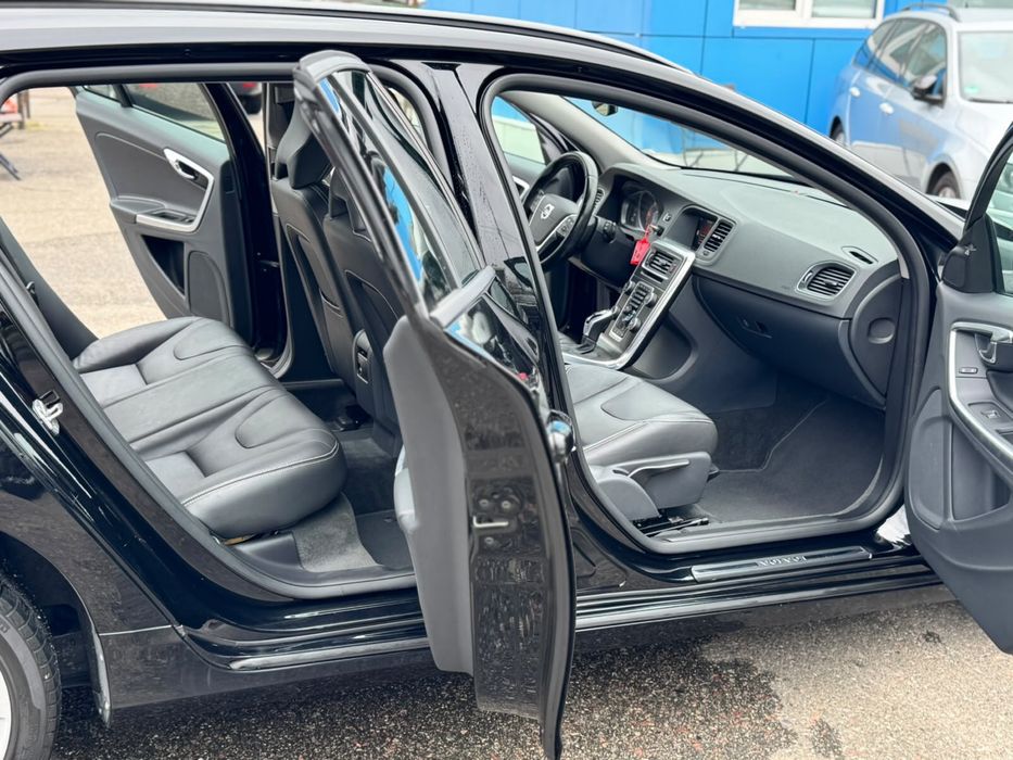 VOLVO V60 RESTYLING D4 2.0 Diesel 190 к.с. 8-ст. автомат