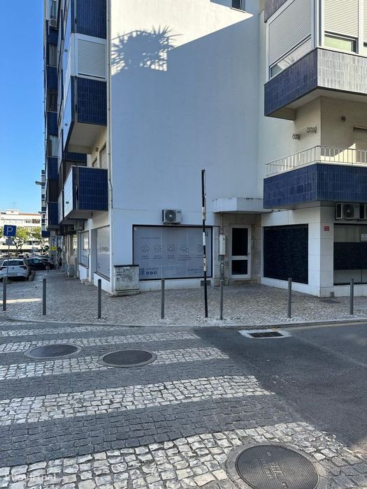 Apartamento T2 localizado no Centro da Cova da Piedade