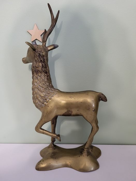 Ciężka, duża, mosiężna figura jelenia