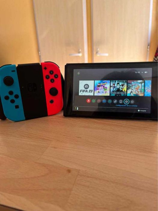 Nintendo Switch V2 + FIFA 23 + Caixa Completa