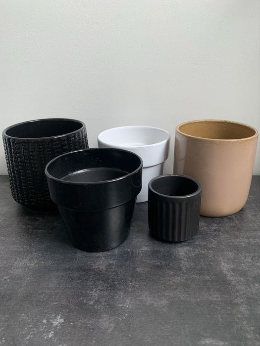 Donica ceramiczna czarna biała beżowa doniczki średnica 13,5 12 7 cm