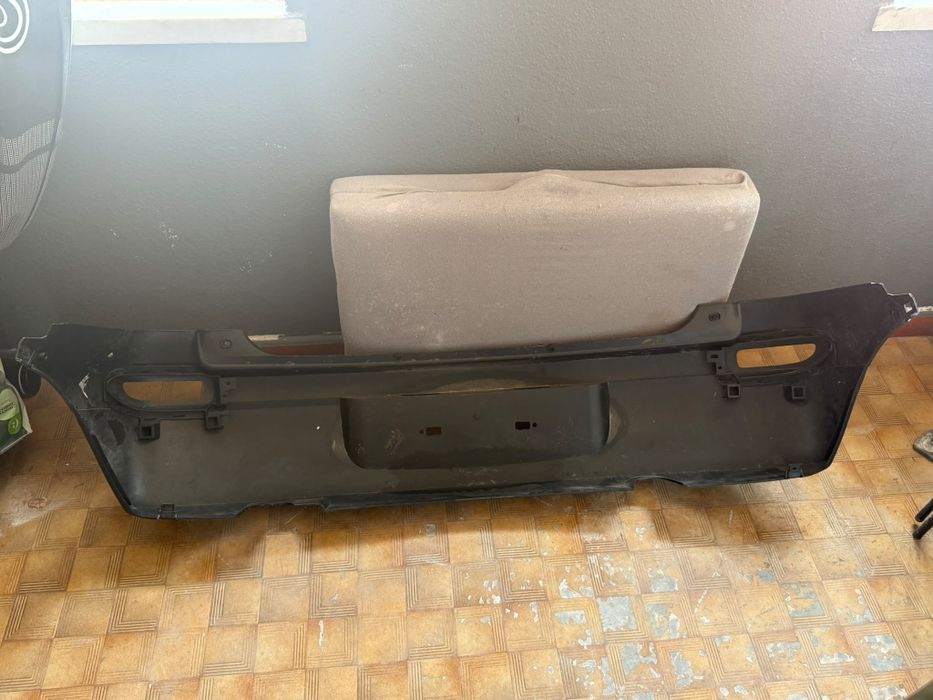 Para-choques e luzes de nevoeiro novos Opel Corsa C 
Nunca montado em um carro 
O para-choques tem alguns riscos por mau armazenamento