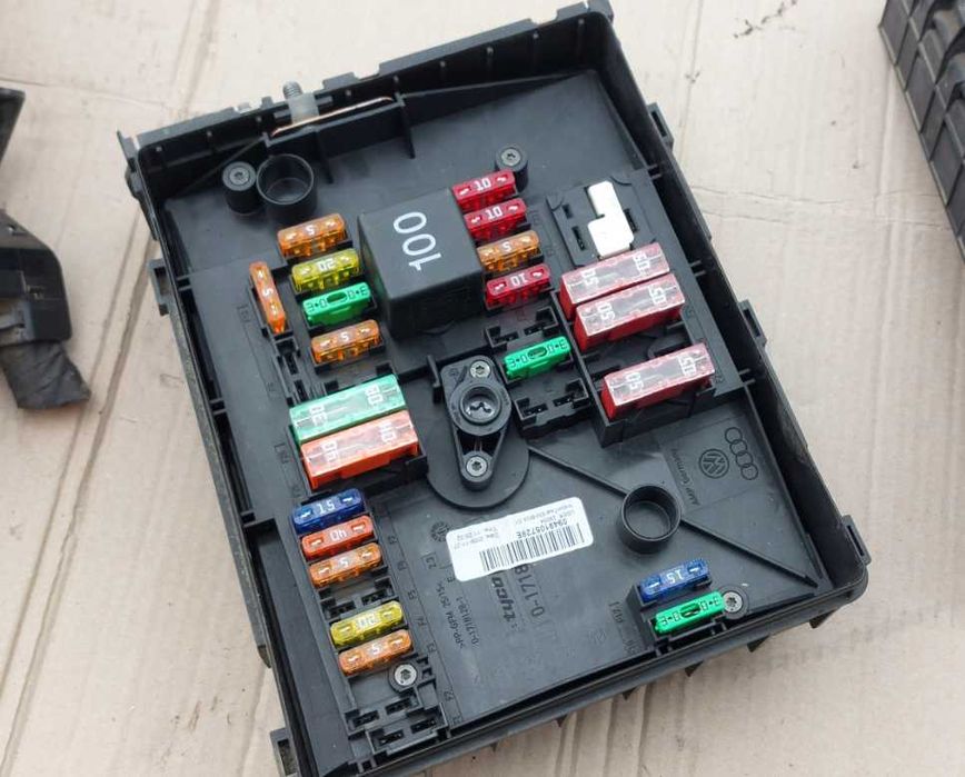 Skrzynka bezpieczników 2.0 TDI CEG VW Seat Skoda