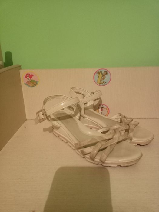 Туфлі і босоніжки