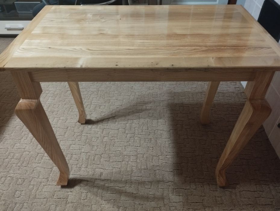 Кухонный стол с табуретками