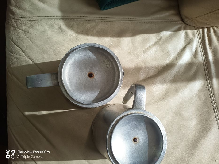 Três cafeteiras alumínio fundido