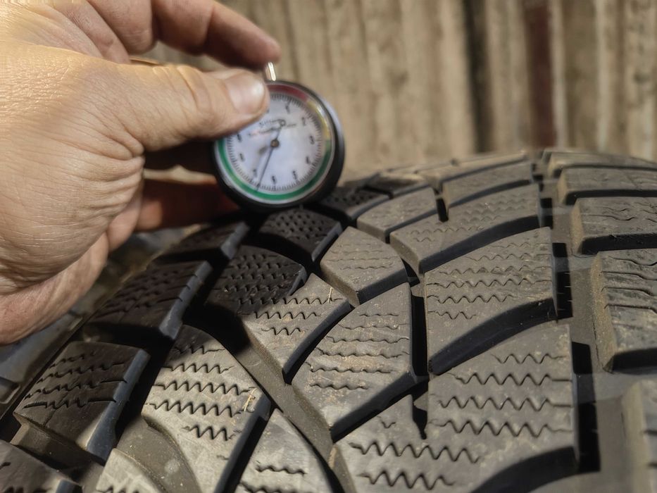 Opony zimowe uzywane 235 55 R19 Goodyear 2021 rok 4 sztuki z274