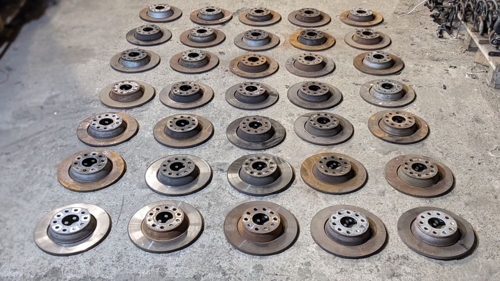 тормозной диск  пассат б6 б7 заді гальмівні диски passat b6 b7 CC