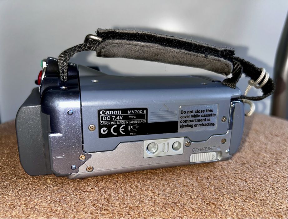 Видеокамера Canon MV700 E