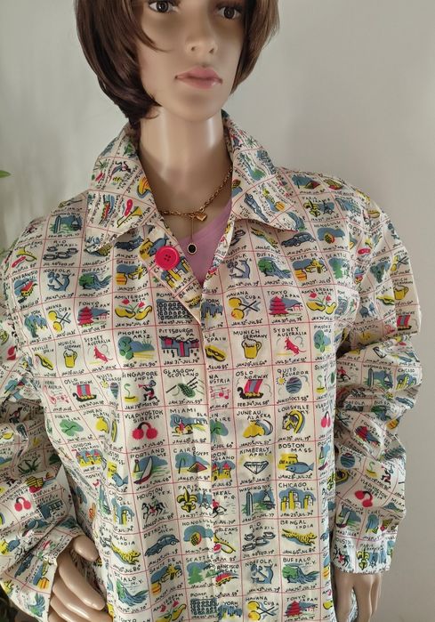 Płaszcz przeciwdeszczowy vintage kremowy w kolorowe ilustracje miast