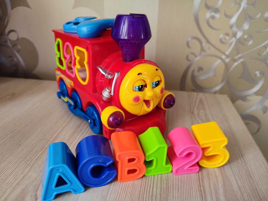 Игрушка Паровозик- сортер на баратрейках