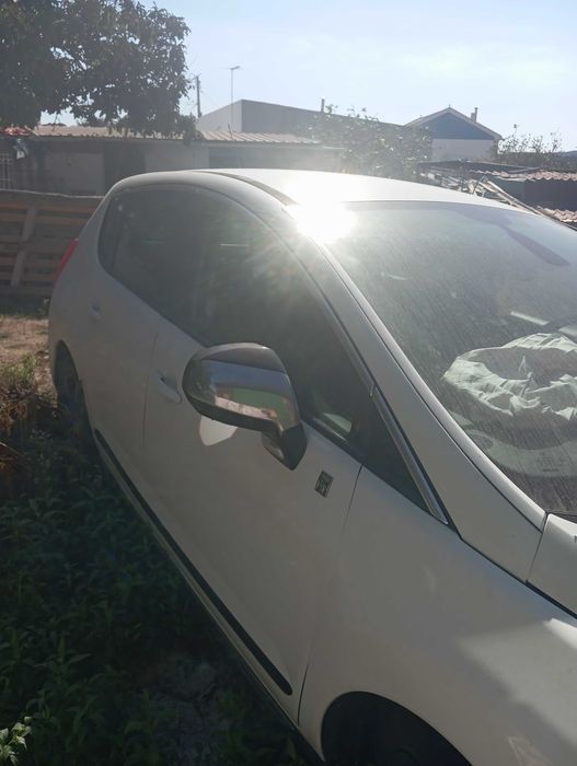 Peugeot 3008 híbrido batido