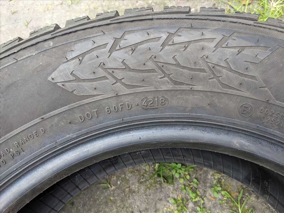 Шини зимові 225 65 16 C Nokian Hakkapeliitta CR3