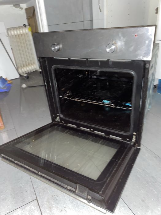 Fogao, forno e cama de casal