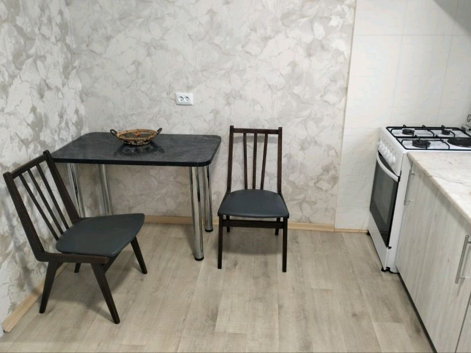 Здається подобово будиночок (не для св'яткувань). Тільки проживання.