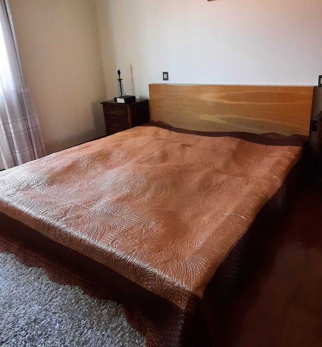 Cama Casal em Carvalho (colchão incluído), como nova 1600x2000