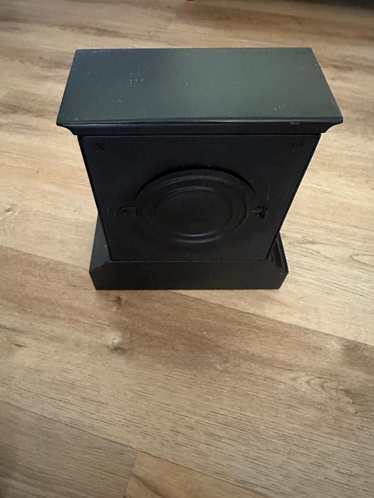 Relógio antigo em ferro