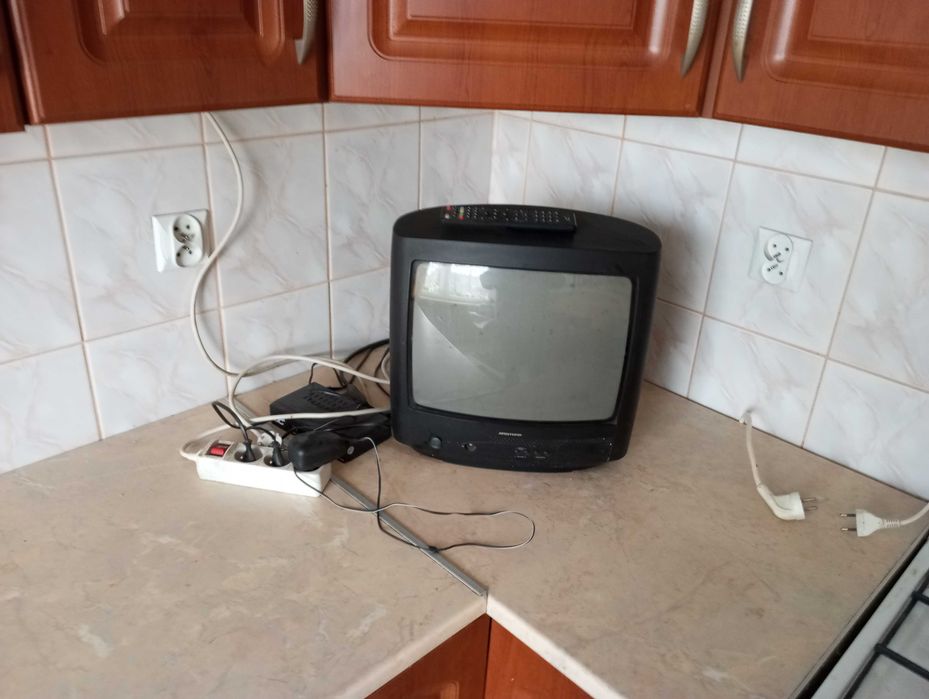 Mały telewizor na działkę ,do kuchni,plus dekoder