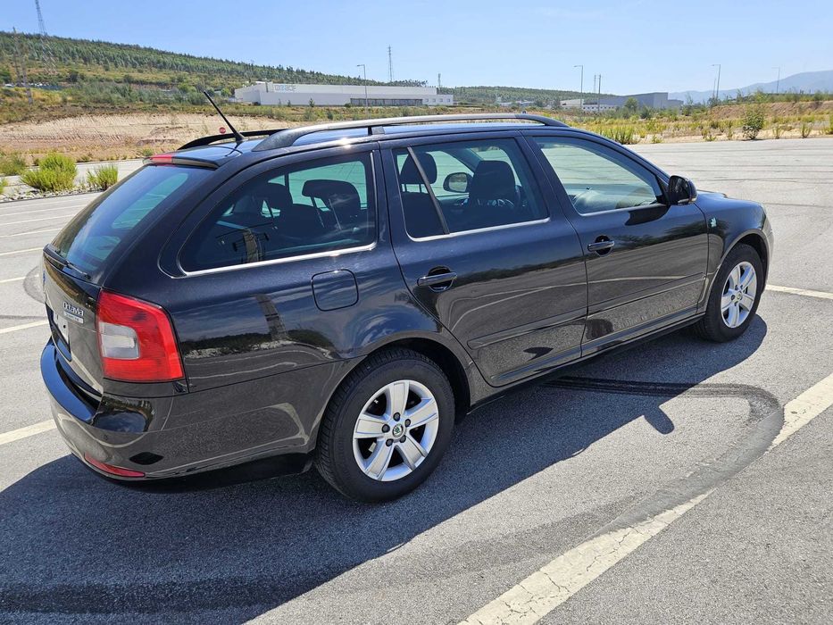 Skoda Octavia Break 1.6 TDI Greenline cor Preta (05/2013)