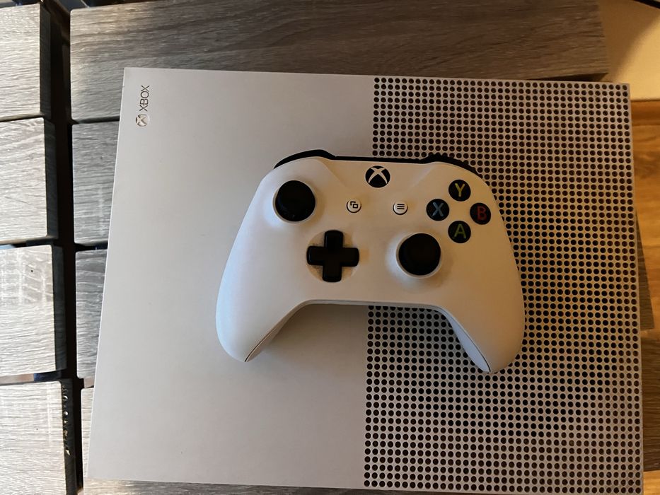 XBOX ONE S + pad