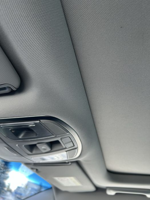 Офіційне авто ,максимальна комплектація