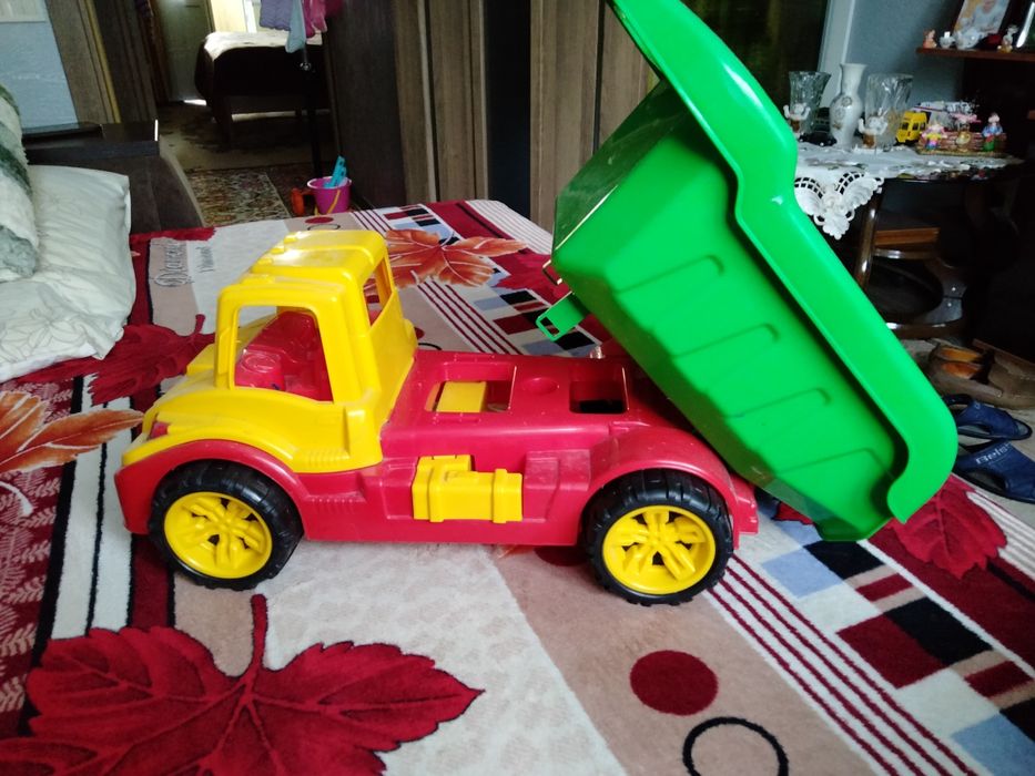 Продам автівку, сміттєвоз та самосвалл